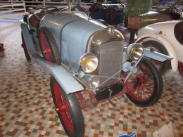 CASTEL AUTOMOBILE CLUB - 