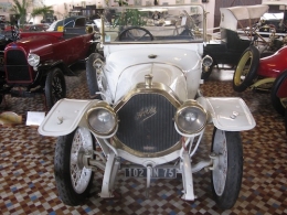 CASTEL AUTOMOBILE CLUB - 