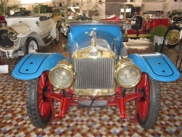 CASTEL AUTOMOBILE CLUB - 